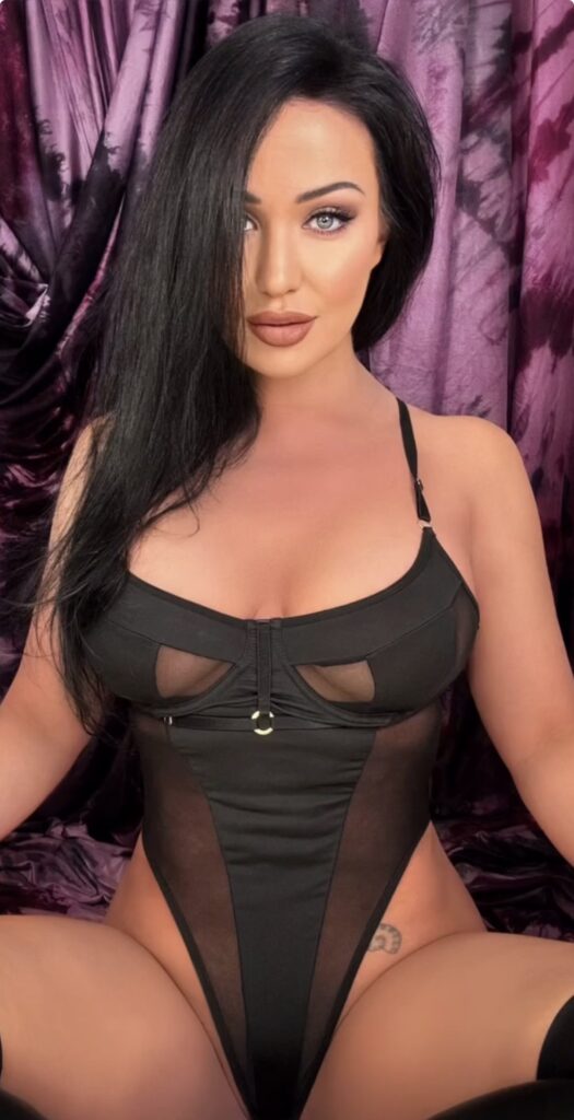 sexy-webcam-model-profile-and-glamour-photos