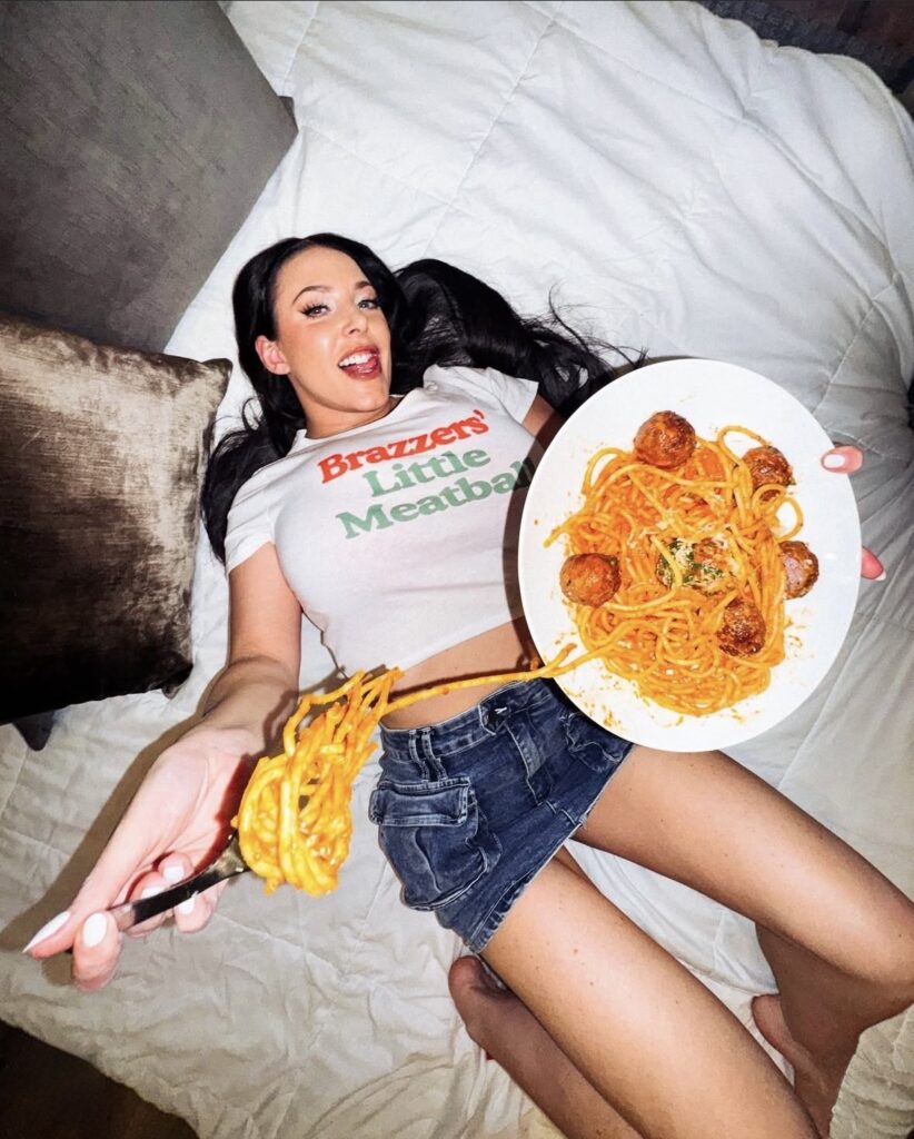 Angela-White-curvy-actress