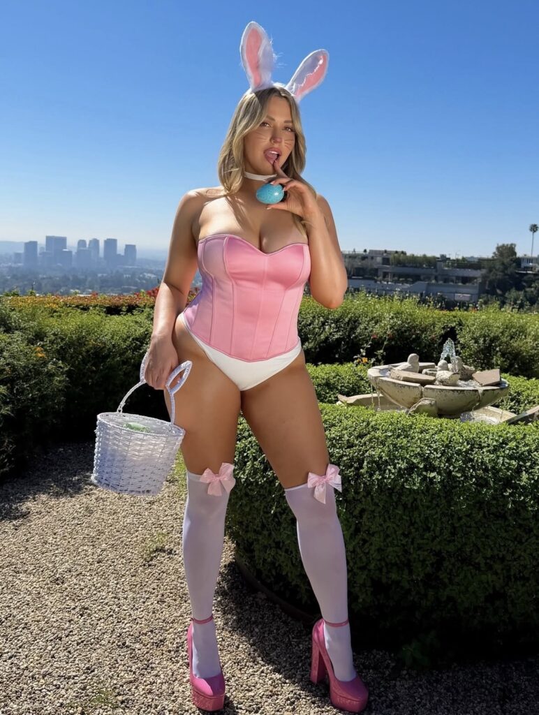 Mia Malkova pink outfit rooftop portrait with luxury blonde influencer aesthetic