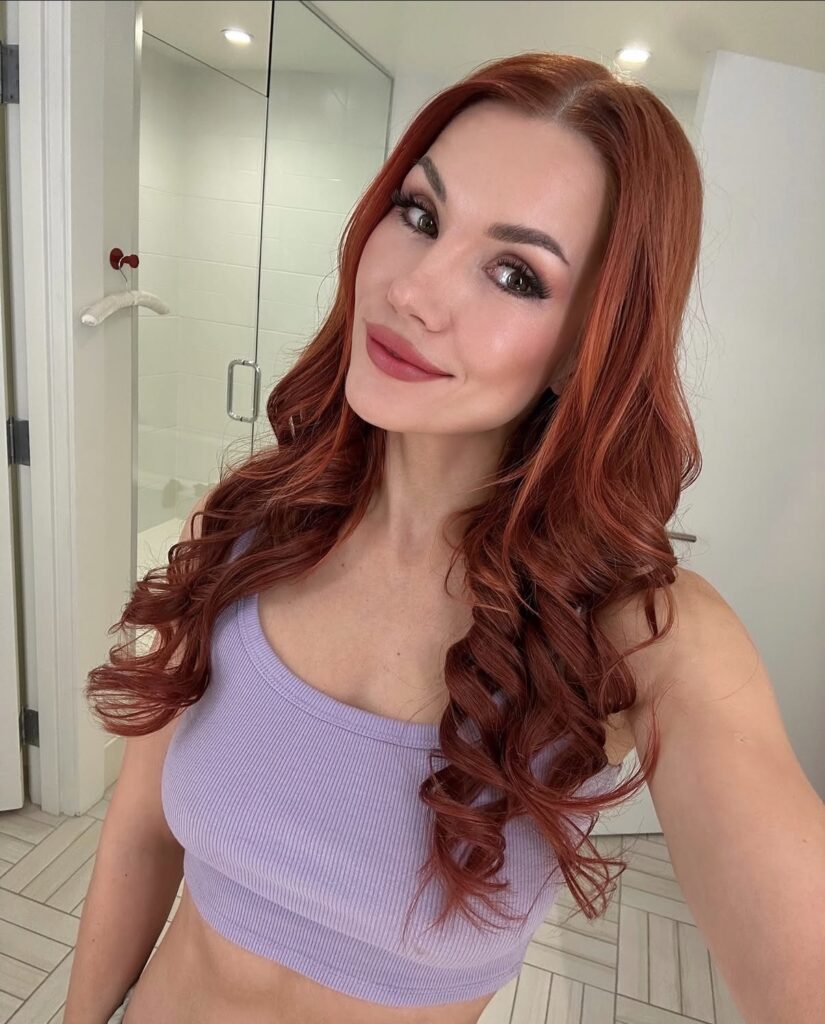 OnlineGirl Alex Knight viral online personality social gallery